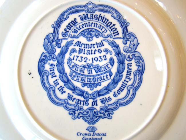 Two George WASHINGTON Bicentenary Memorial dinner plates dated 1932 made by Crown Ducal of England — image 2